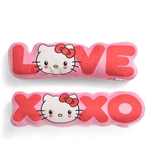 HELLO KITTY
Set Of 2 Love And Xoxo Valentine Pillows